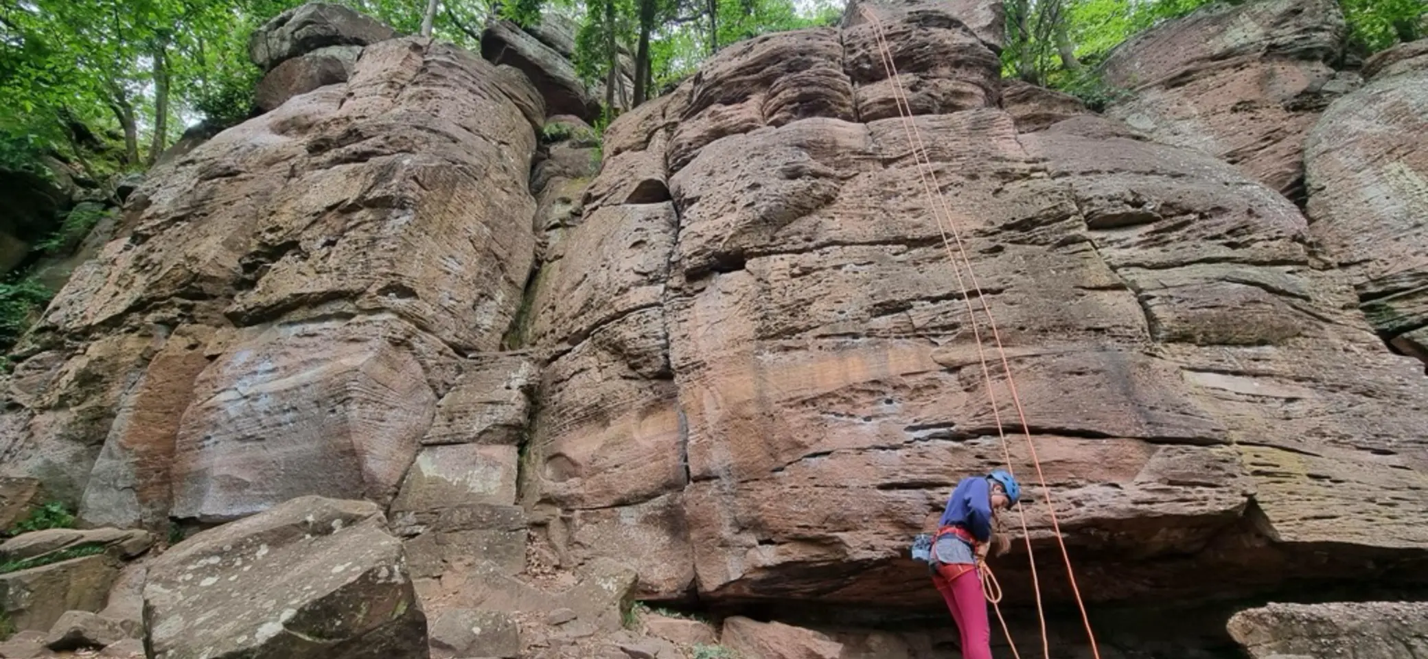 Kletterin beim Vorbereiten in den Vogesen | © DAV AlpinClub Kassel