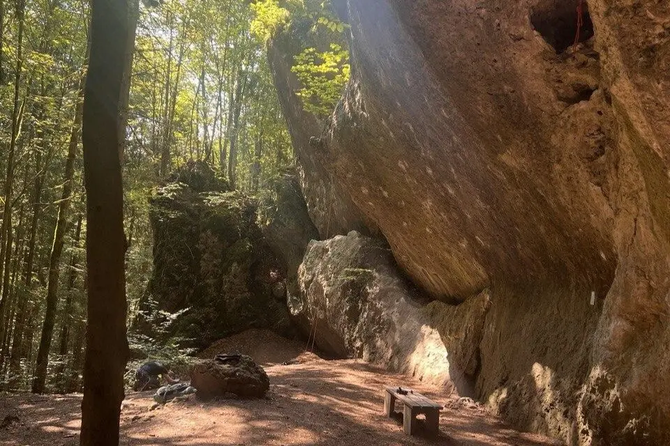 Bank vor Felsen | © DAV AlpinClub Kassel