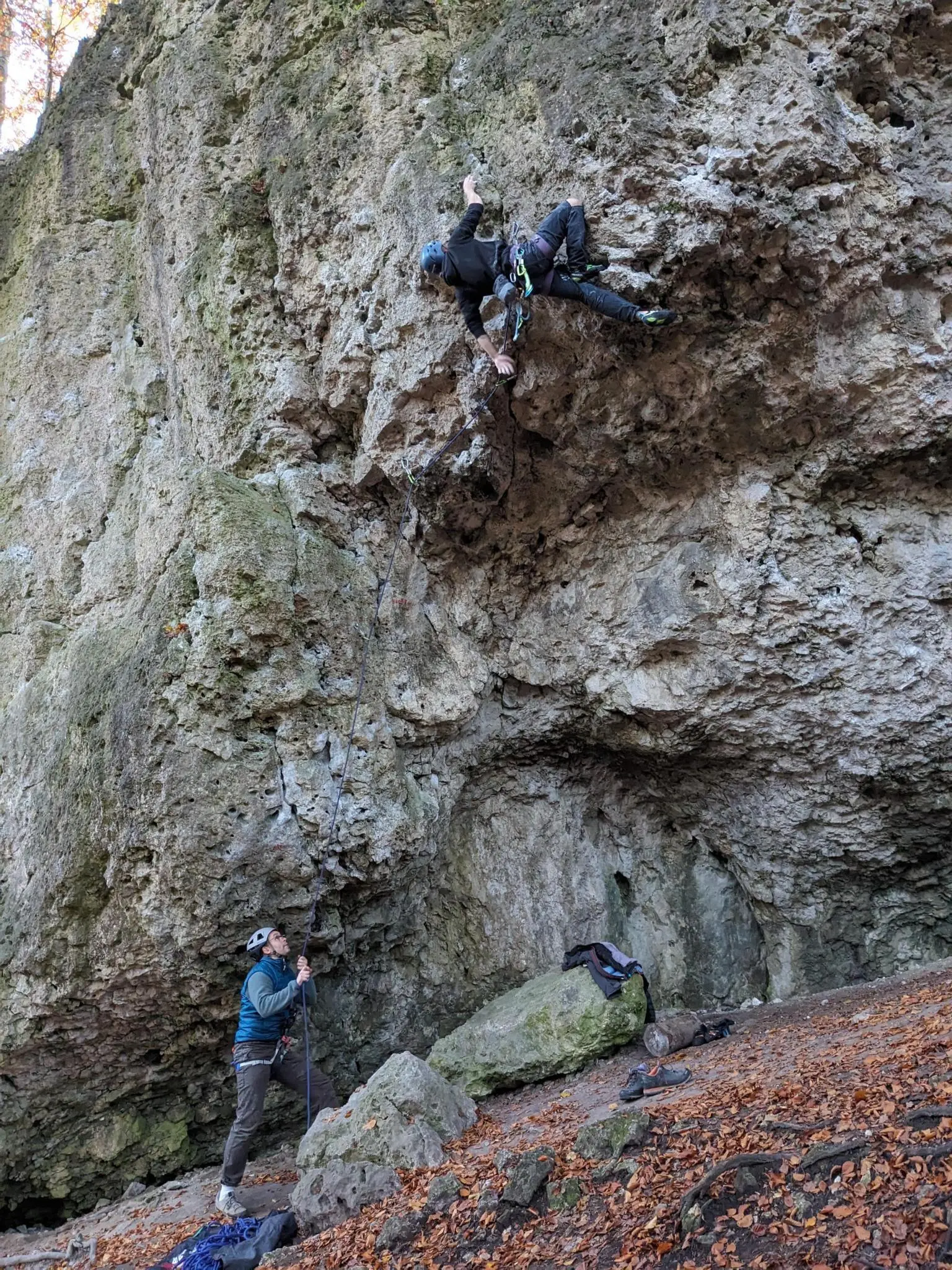 Zwei kletternde Menschen am Fels | © DAV AlpinClub Kassel
